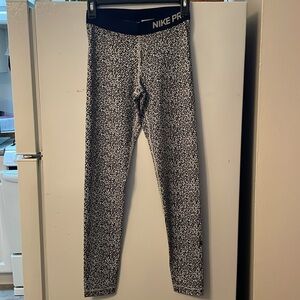 Nike Pro Small Black and White Patterned Leggings